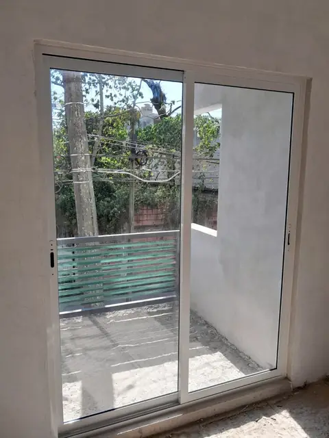 Ventanas y corredizas de aluminio blanco — foto 4
