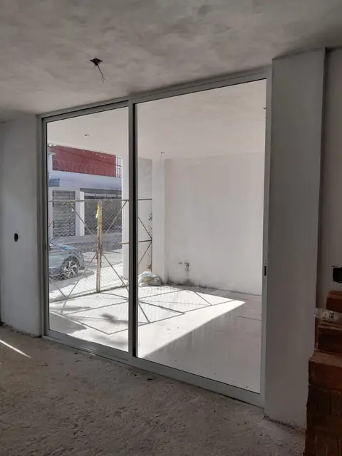 Ventanas y corredizas de aluminio blanco — foto 6
