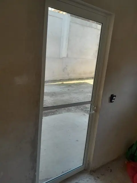Ventanas y corredizas de aluminio blanco — foto 8