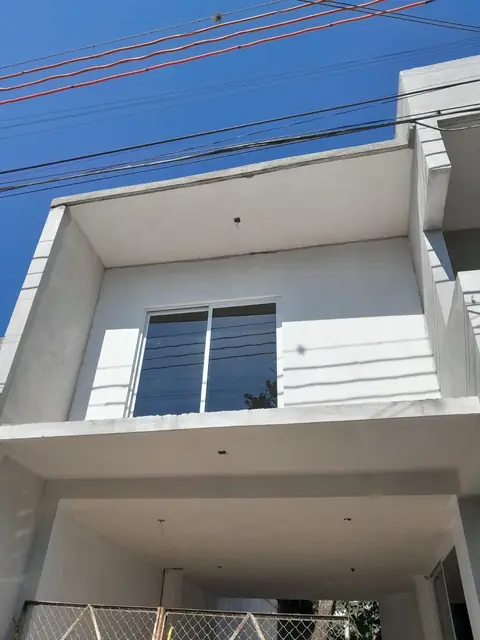 Ventanas y corredizas de aluminio blanco — foto 10