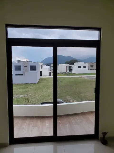Casa Andalucía: cancelería tono madera — foto 4