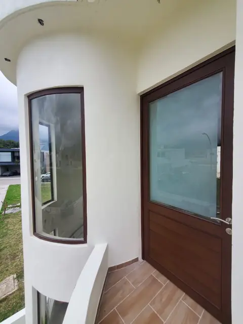 Casa Andalucía: cancelería tono madera — foto 5