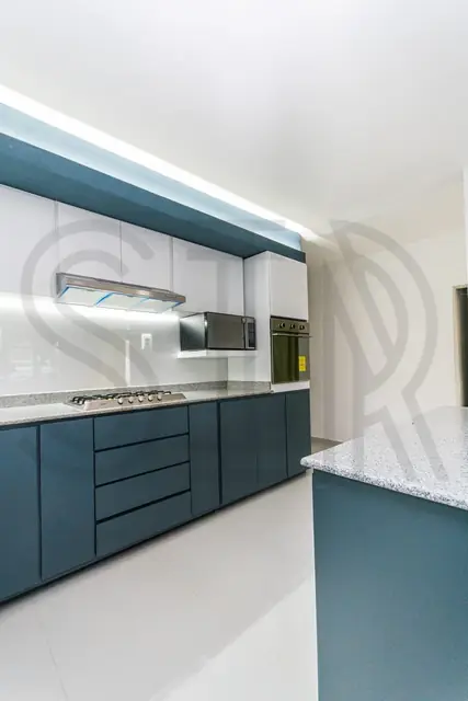 Cocina azul petróleo con isla — foto 5