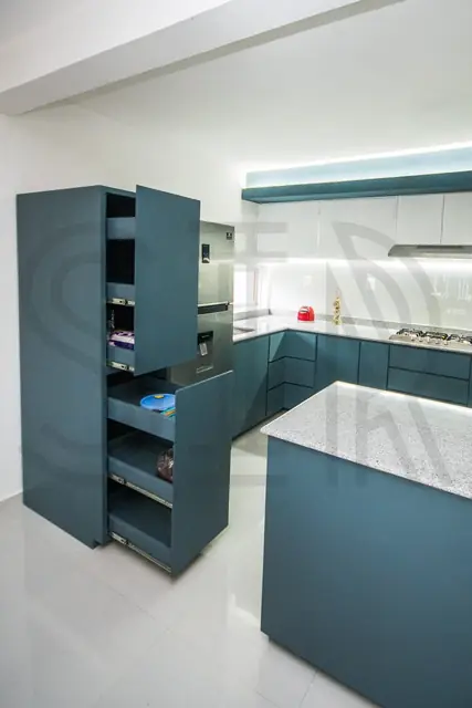 Cocina azul petróleo con isla — foto 9