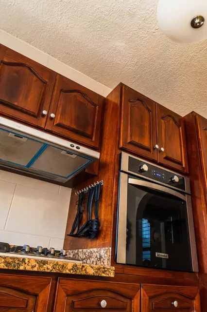 Cocina tradicional caoba con granito — foto 5