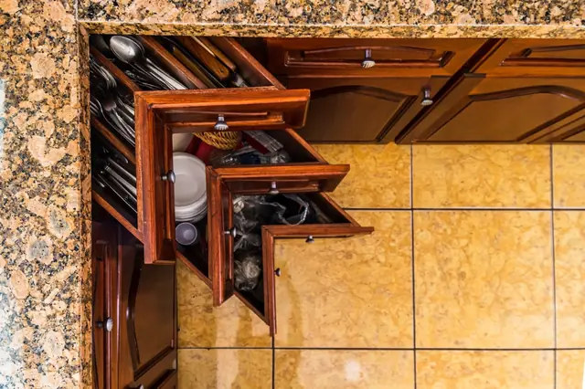 Cocina tradicional caoba con granito — foto 8