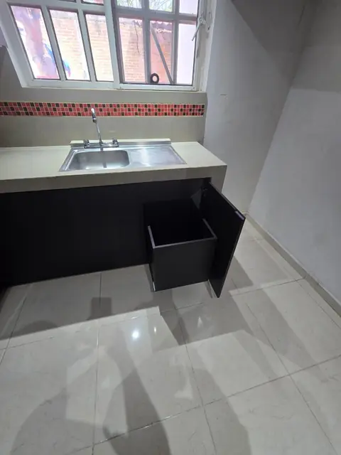 Cocina chocolate sin jaladeras, con barra — foto 7