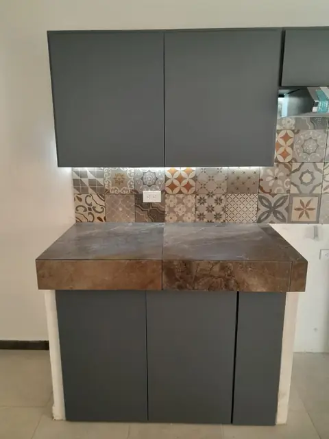 Cocina gris grafito con isla — foto 5