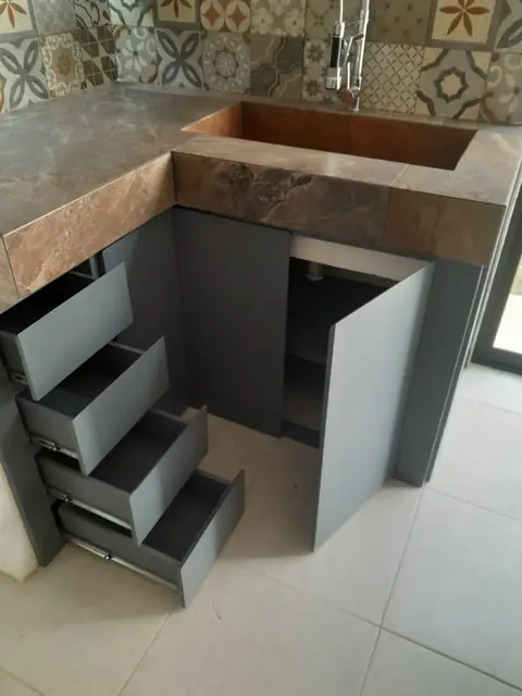 Cocina gris grafito con isla — foto 6