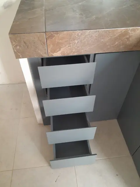 Cocina gris grafito con isla — foto 7