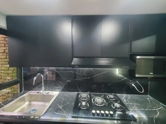 Cocina negra con granito Vía Láctea — foto 3