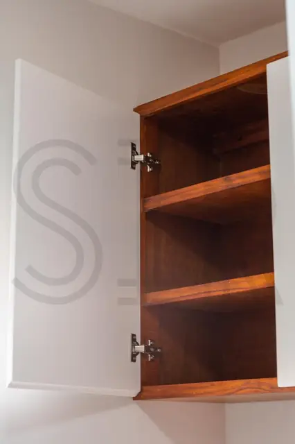 Cocina blanca con granito y madera — foto 11