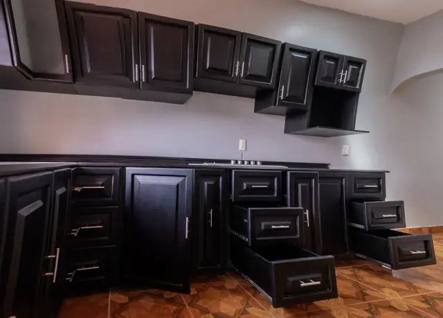 Cocina en L de tablero oscuro — foto 5