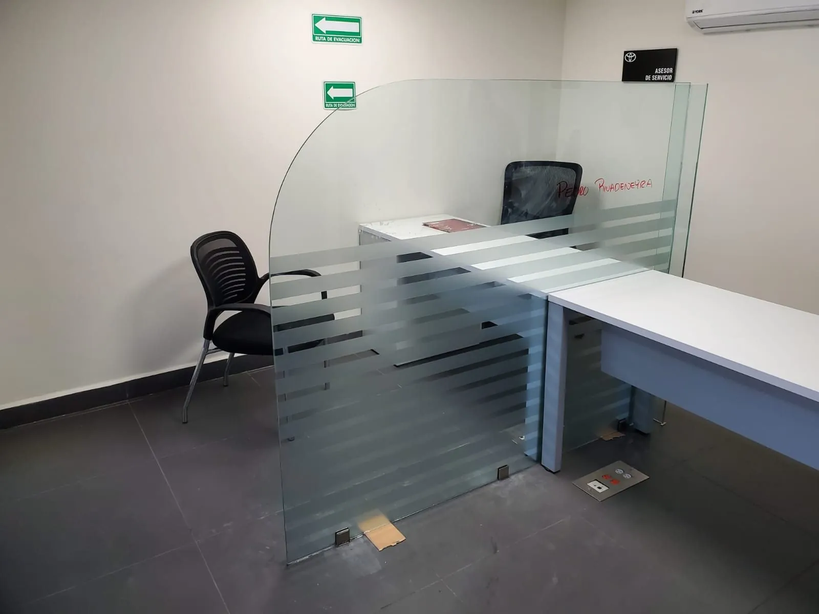 Mamparas y fachadas de cristal