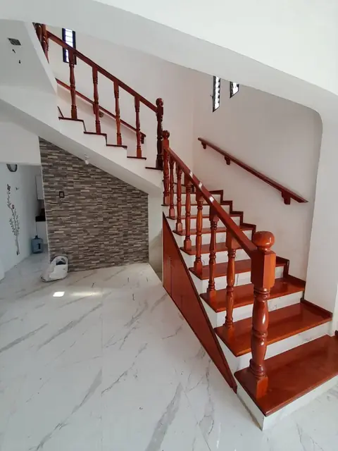 Escalera con barandal torneado — foto 2