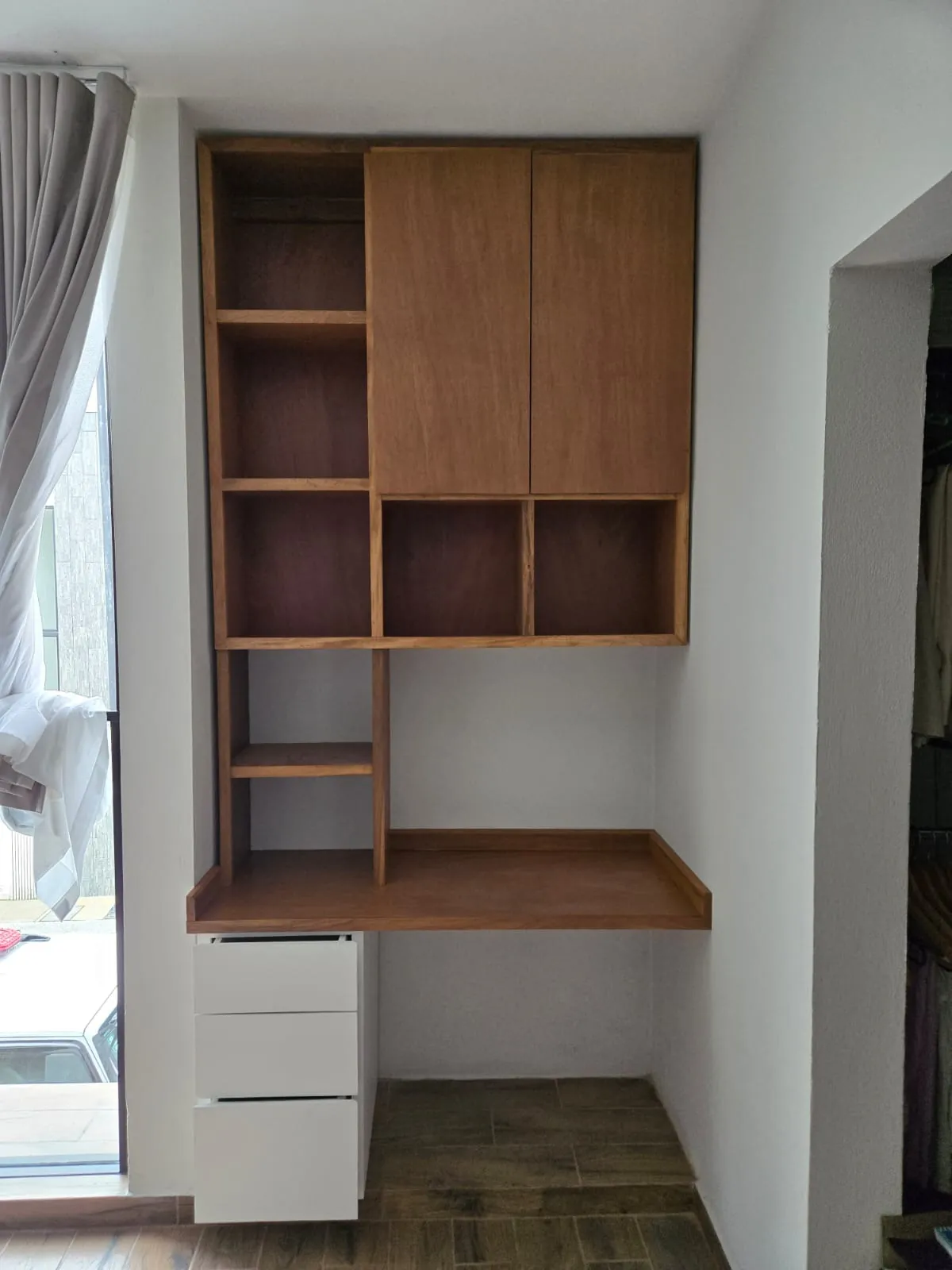 Escritorio con libreros a la medida