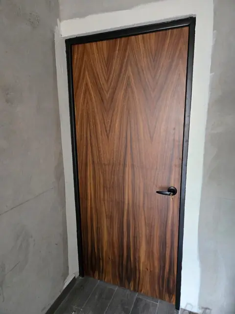 Puertas entintadas y de chapa de madera — foto 8