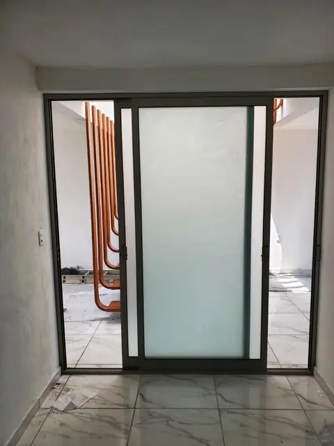 Puertas de aluminio, cristal y herrería — foto 7