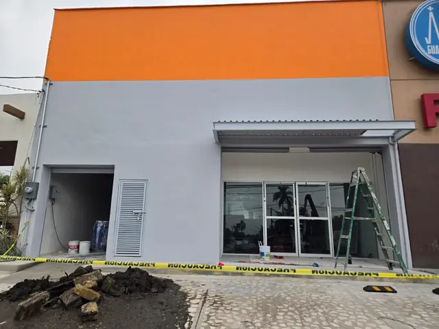 Tiendas de autoservicio: fachadas, aluminio y cristal — foto 6