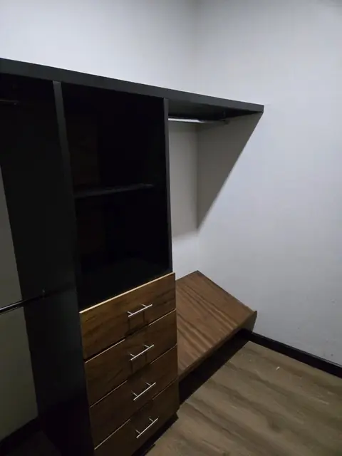 Vestidor negro con cajones tono nogal — foto 5
